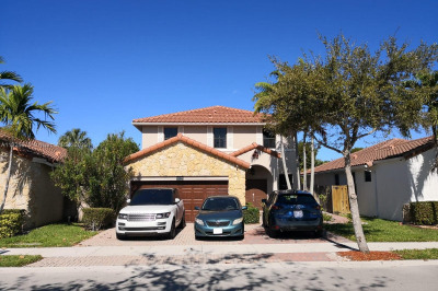 10121 NW 10th St 1