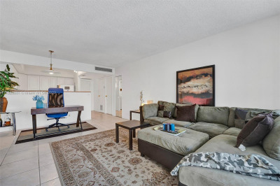 20400 W Country Club Dr #814 1