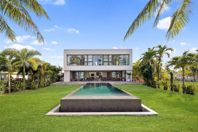 305 N Shore Dr 1