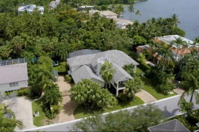 one house from Biscayne Bay open water with community seawall.