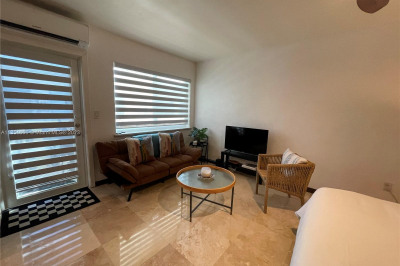 944 Meridian Ave #8 1