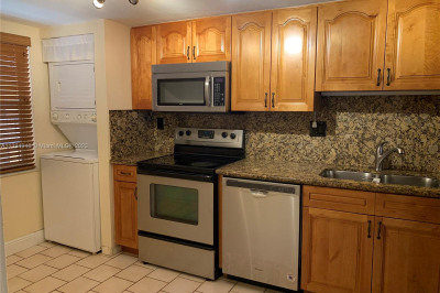 400 Commodore Dr #211 1