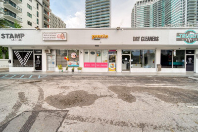 Convenience Store For Sale In Wynwood 1