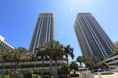 4775 Collins Ave #1404 1