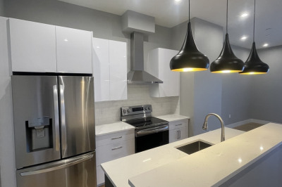 60 Cross St E #220 1