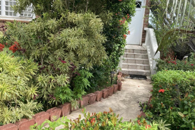 296&297/1 Anna's Retreat New 1