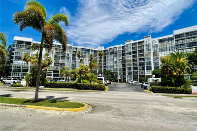 800 Parkview Dr #1017