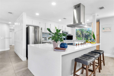 7830 NW 40th St