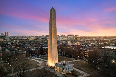 31 Monument Sq