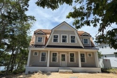 285 Edgewater Dr W 1