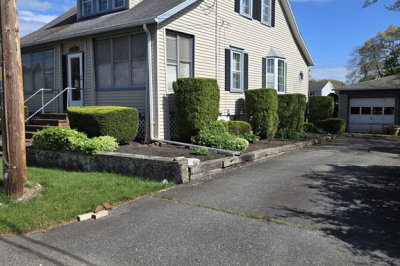 954 Glen St 1