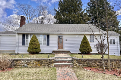 470 Pleasant St 1
