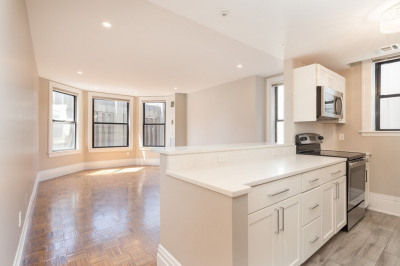 390 Commonwealth Ave #402