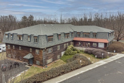 32 Industrial Dr E