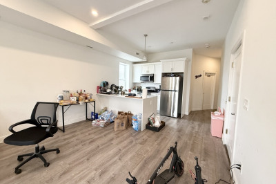 301-305 Dudley St #8 1