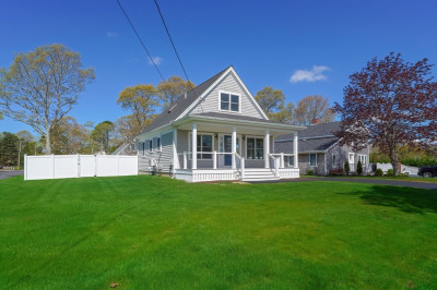 245 Edgewater Dr E