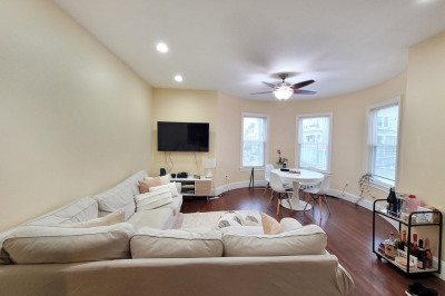 81 Hillside St #1 1
