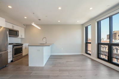 244 Hanover St #410 1