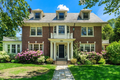 1004 Centre St 1