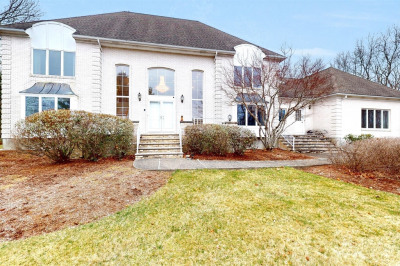 74 Eisenhower Dr 1