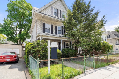 21 Oak Square Ave 1