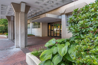 2 Hawthorne Place #11E