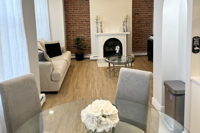 390 Riverway #15 1