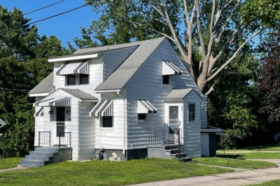 912 Pleasant St 1