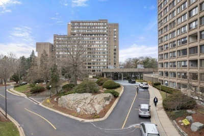 250 Hammond Pond Pkwy #707S 1