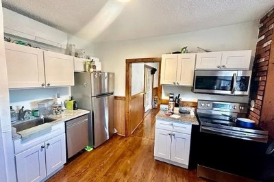 4 Garden Ct St #2B 1