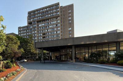 250 Hammond Pond Pkwy #1212S 1