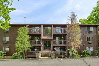 340 Sunderland Road #D16
