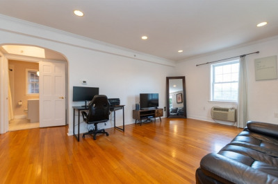 27-29 Commonwealth Avenue #5 1