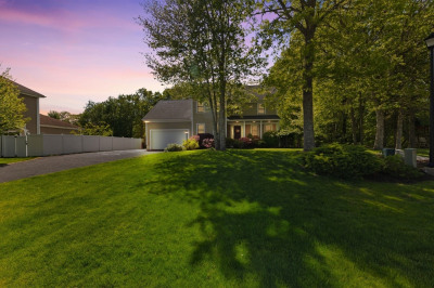 90 Sutherland Dr 1