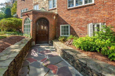 549 Centre St #3 1