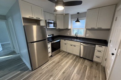 12 Hunnewell Rd #1R 1