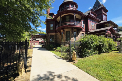 313 Maple St #Carriage 1