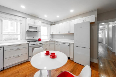 89 Kinnaird St. #2 1