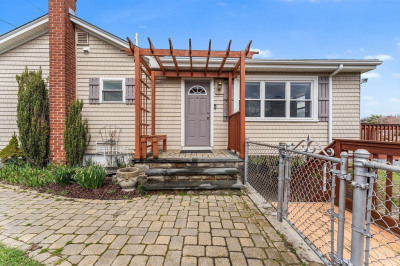 24 Front St 1