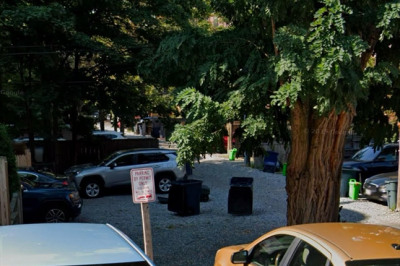 209 W Newton #Parking