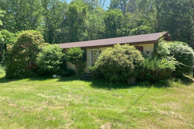 389 Breakneck Rd 1