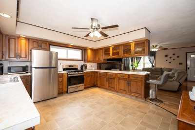 27 Lakeshore Dr