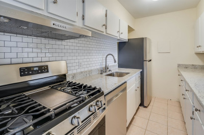 12 Longwood Dr #5