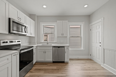16 Leslie St #2 1