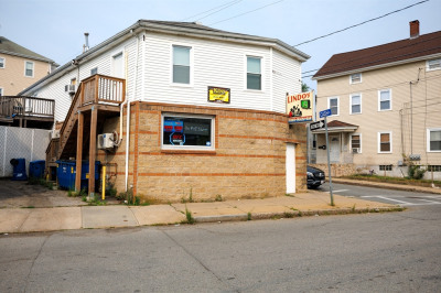 160 Alden St 1