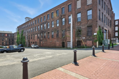 382 Dwight St 1