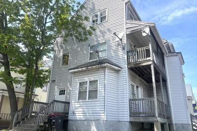 231 Pleasant St 1