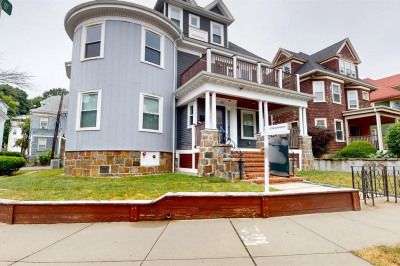 61 Charlotte Street #2 1