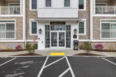 320 Middlesex Ave #E-101 1