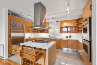 453 Washington St #11E 1
